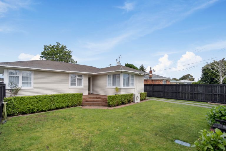 Photo of property in 1/127 Clevedon Road, Papakura, 2110