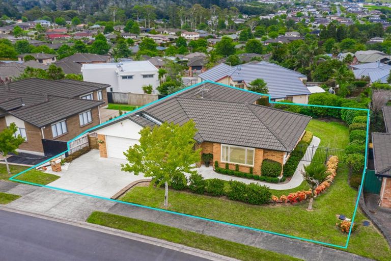 Photo of property in 8 Toledo Avenue, Henderson, Auckland, 0612
