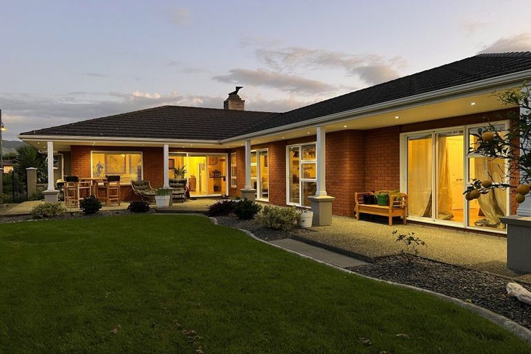 Photo of property in 15 Okarito Avenue, Levin, 5510