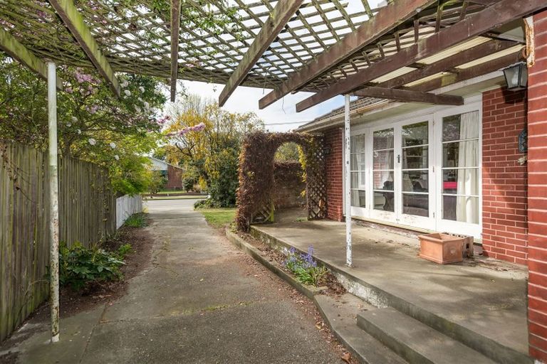 Photo of property in 35 Sevenoaks Drive, Bryndwr, Christchurch, 8053