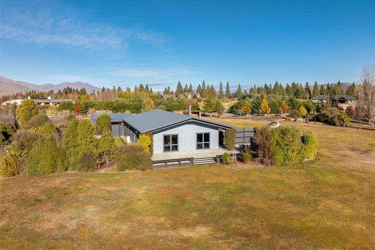 Photo of property in 16 Matukituki Crescent, Twizel, 7901