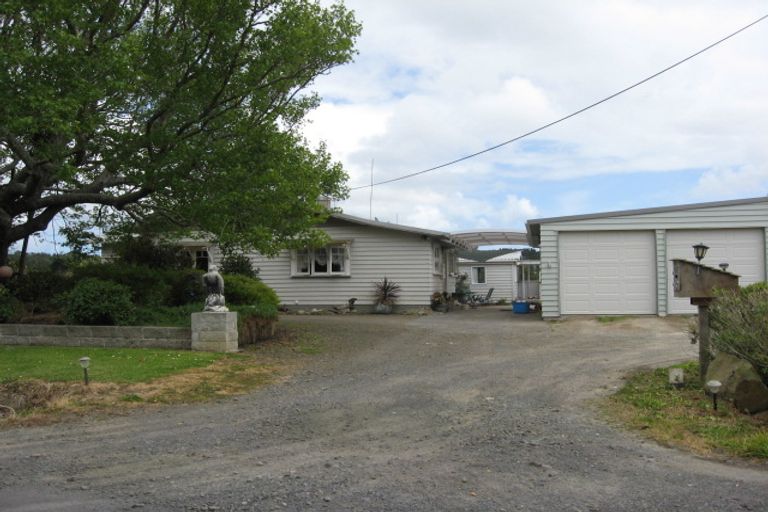 Photo of property in 56 Motu Road, Kumeu, 0891