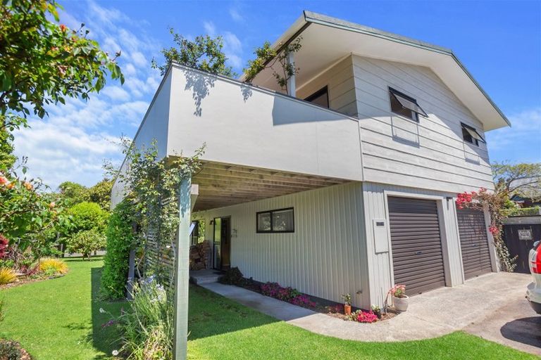 Photo of property in 11 Pohutukawa Drive, Athenree, Katikati, 3177