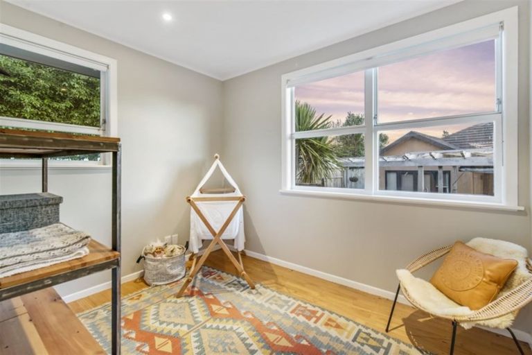 Photo of property in 1/60 Selwyn Crescent, Forrest Hill, Auckland, 0620