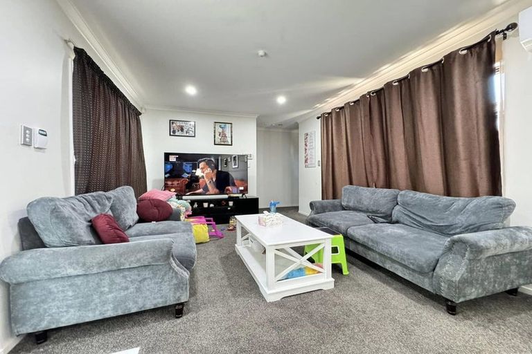 Photo of property in 8a Martin Road, Manurewa, Auckland, 2102