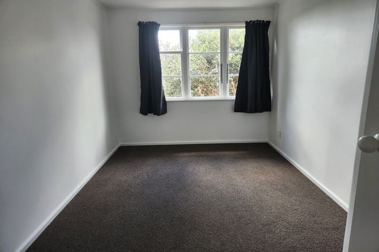 Photo of property in 8 Nutsey Avenue, Northcote, Auckland, 0627