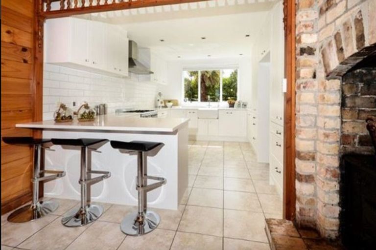 Photo of property in 263 Old North Road, Kumeu, 0892