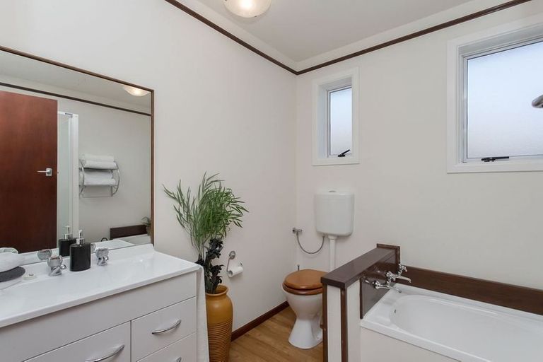 Photo of property in 21 Rosanna Place, Aranui, Christchurch, 8061