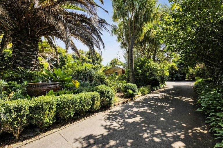 Photo of property in 7-9 Mace Terrace, Oakura, 4314