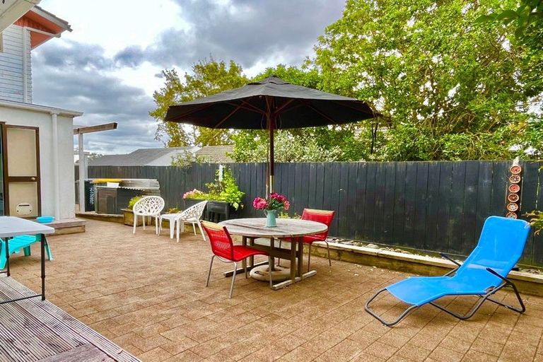 Photo of property in 473 Glenfield Road, Glenfield, Auckland, 0629