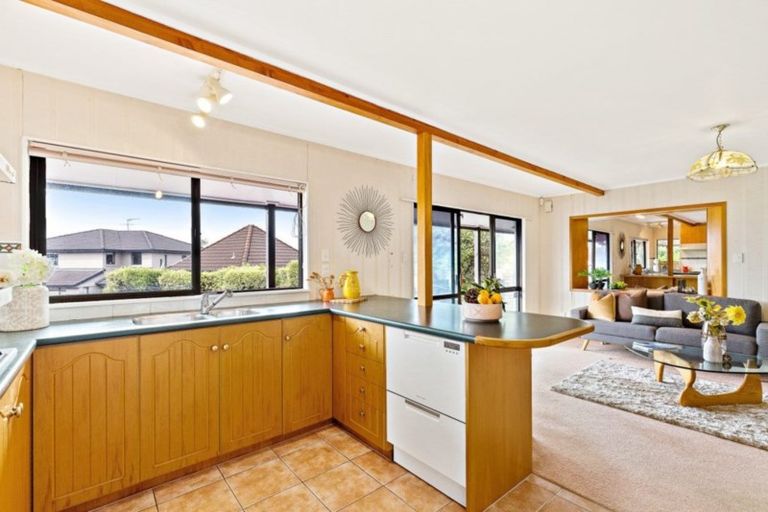 Photo of property in 9 Monet Grove, West Harbour, Auckland, 0618