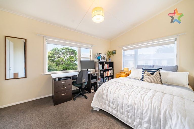 Photo of property in 54 Poto Road, Normandale, Lower Hutt, 5010