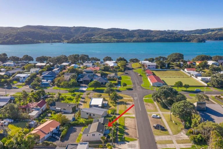 Photo of property in 22 James Street, Raglan, 3225