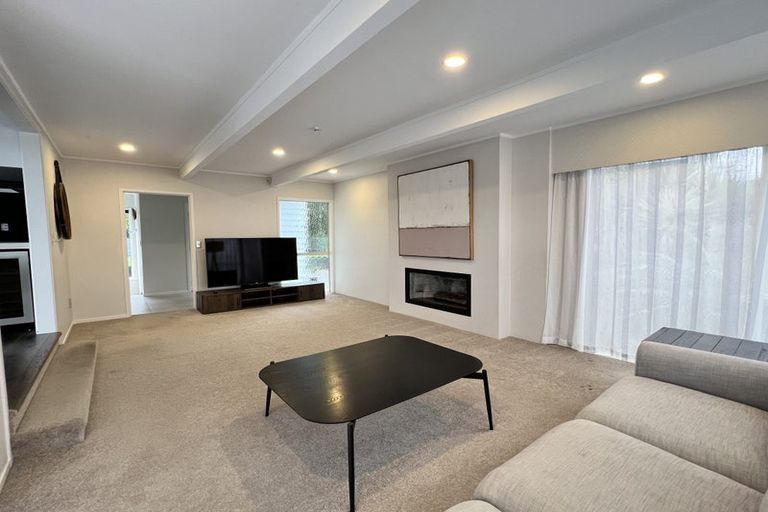 Photo of property in 2a Eastcliffe Road, Castor Bay, Auckland, 0620