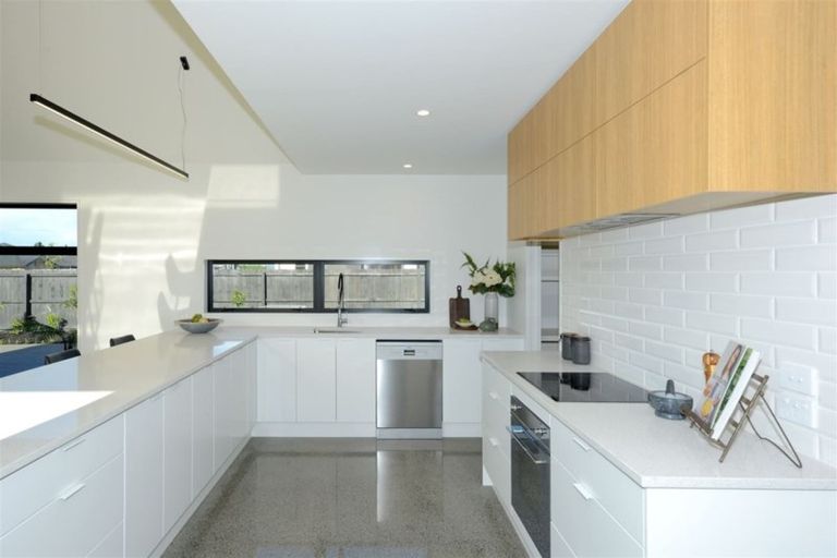 Photo of property in 10 Little Gem Road, Hornby, Christchurch, 8025