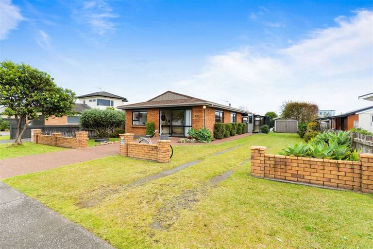 Photo of property in 31 Weiti Road, Orewa, 0931