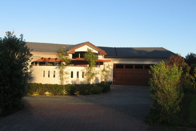 Photo of property in 27 Ferntree Terrace, West Harbour, Auckland, 0618