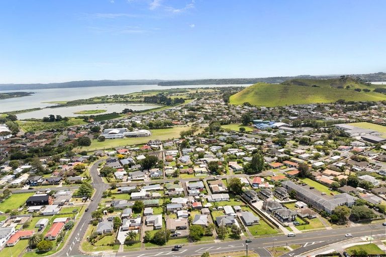 Photo of property in 31 Mckenzie Road, Mangere Bridge, Auckland, 2022