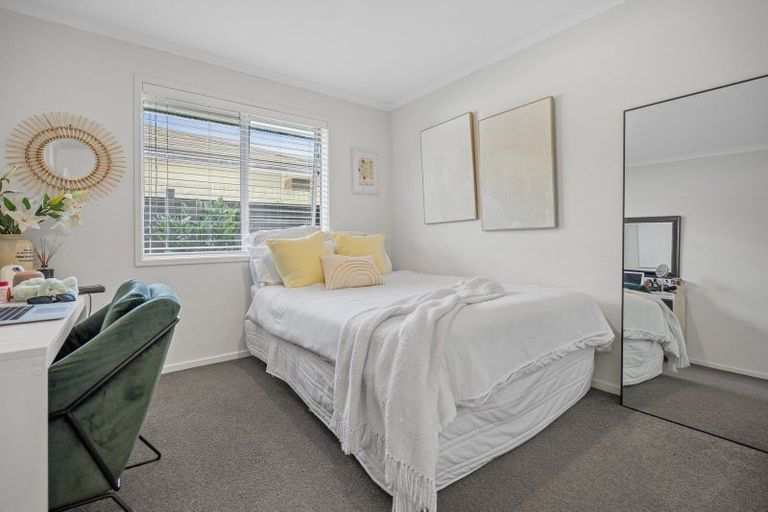 Photo of property in 33 Rainey Crescent, Papamoa Beach, Papamoa, 3118