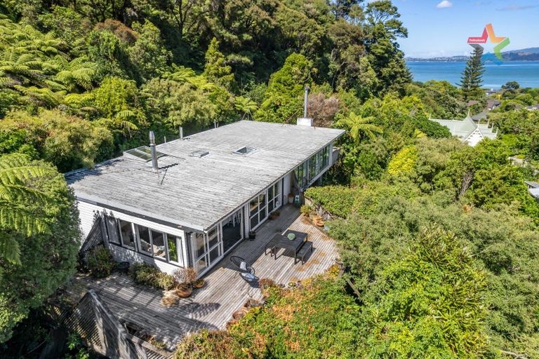 Photo of property in 12 Whiorau Grove, Lowry Bay, Lower Hutt, 5013