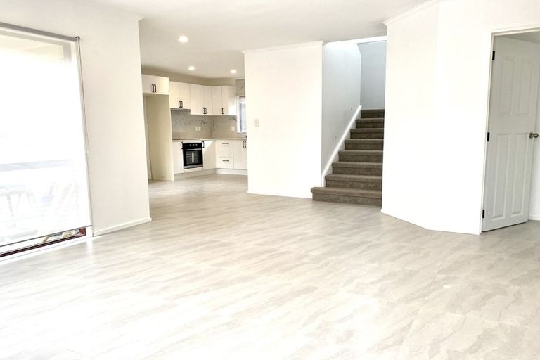 Photo of property in 1/31 Roanoke Way, Albany, Auckland, 0632