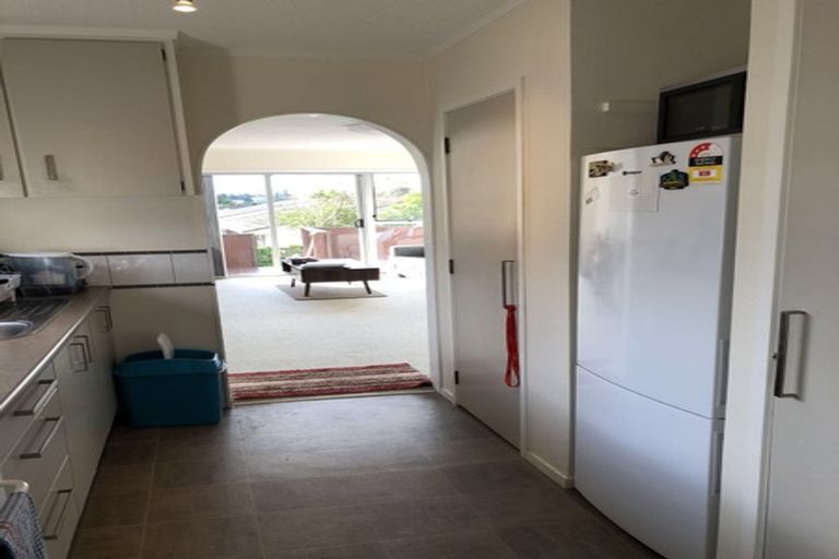 Photo of property in 1/309 Wairau Road, Totara Vale, Auckland, 0627