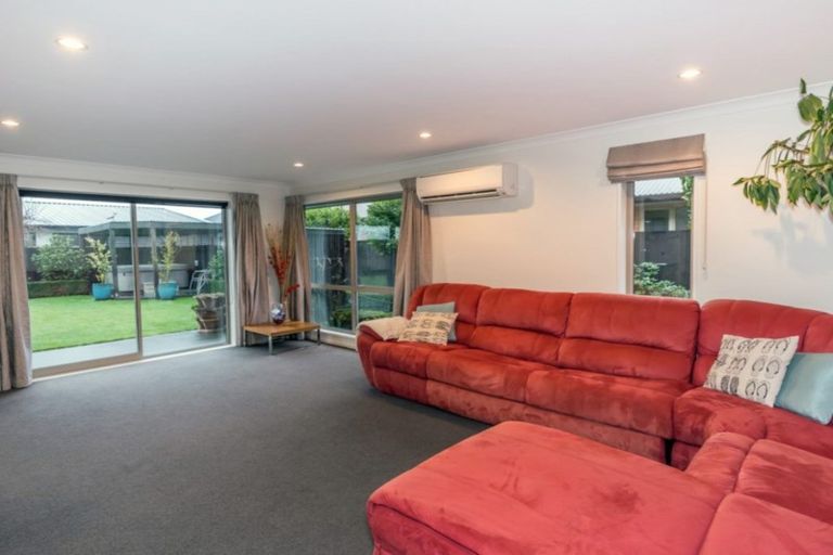 Photo of property in 32 Date Crescent, Aidanfield, Christchurch, 8025