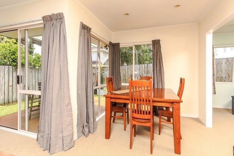 Photo of property in 2/49 Fortunes Road, Half Moon Bay, Auckland, 2012