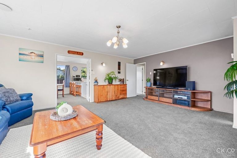 Photo of property in 127 Gemstone Drive, Birchville, Upper Hutt, 5018