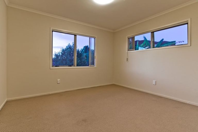 Photo of property in 8 Malin Place, Pinehill, Auckland, 0632