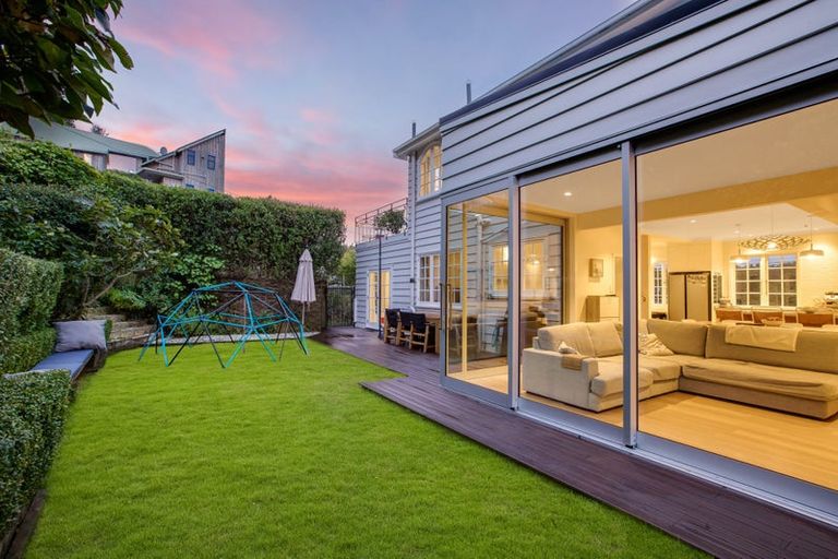 Photo of property in 32 Mccoll Street, Vogeltown, Wellington, 6021