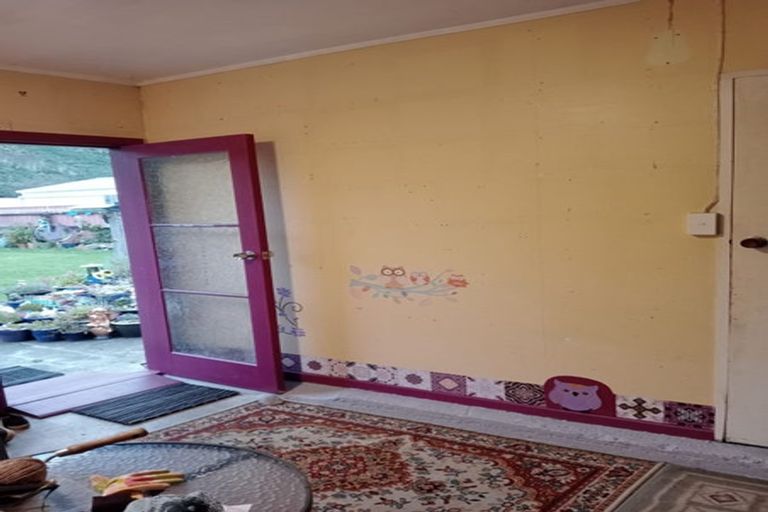 Photo of property in 22 Buckley Grove, Paraparaumu, 5032