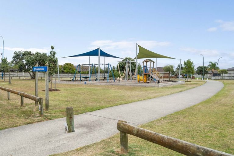 Photo of property in 24 Raiha Street, Papamoa Beach, Papamoa, 3118