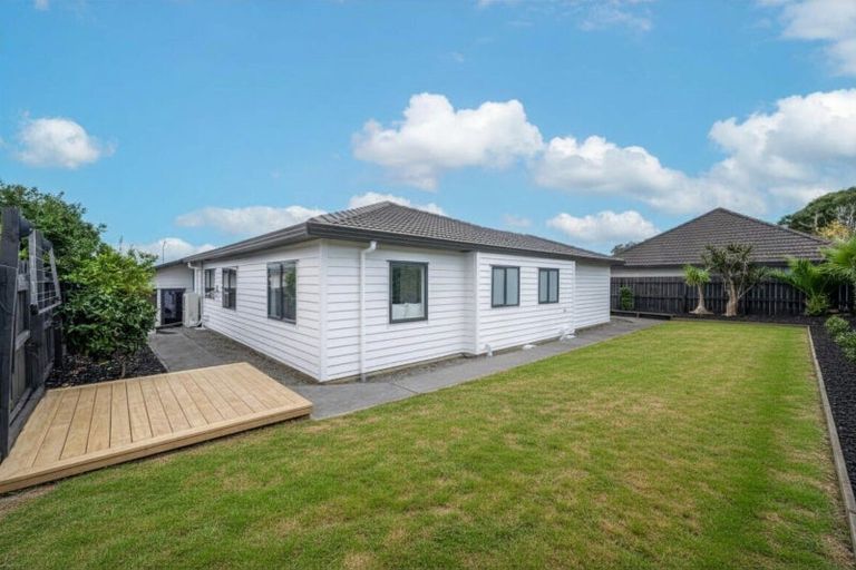 Photo of property in 32 Ambleside Drive, Northpark, Auckland, 2013