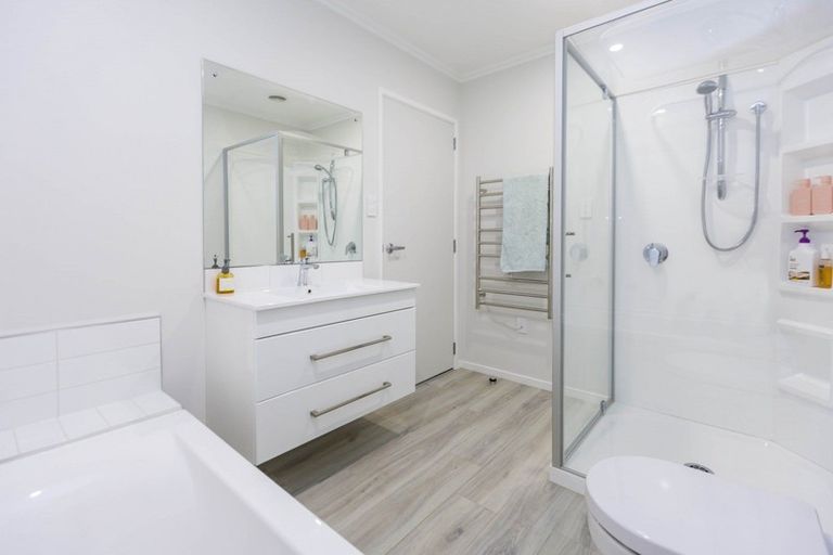 Photo of property in 11 Ashington Road, Silverstream, Upper Hutt, 5019