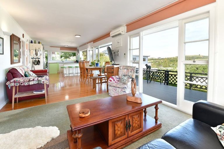 Photo of property in 76a Shakespear Road, Army Bay, Whangaparaoa, 0930