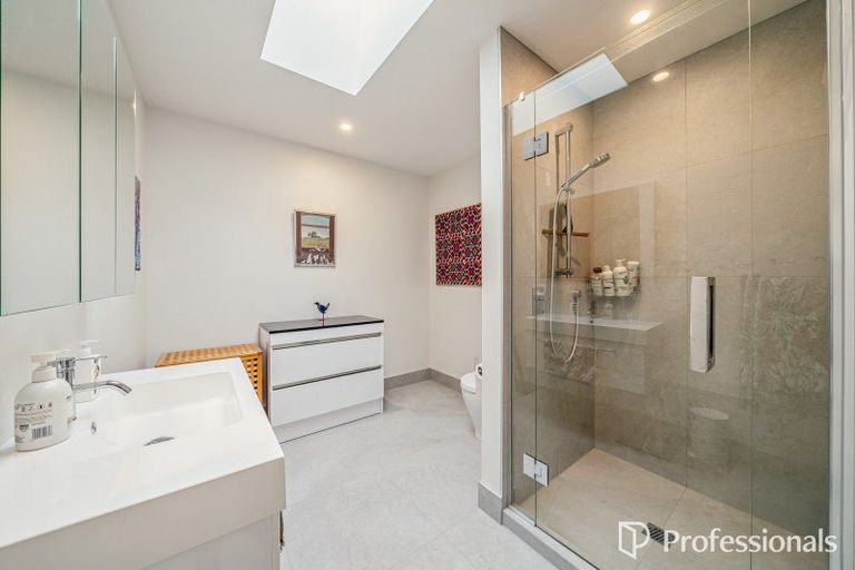 Photo of property in 1d Wai-iti Crescent, Woburn, Lower Hutt, 5010