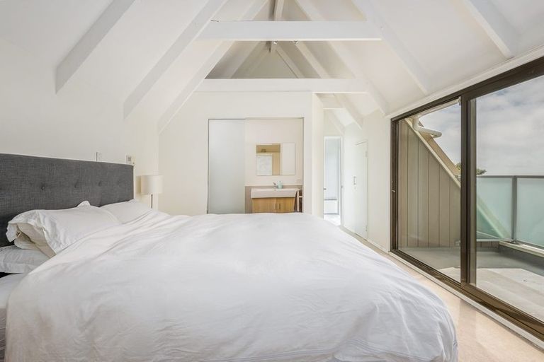 Photo of property in 54a Belleview Terrace, Mount Pleasant, Christchurch, 8081