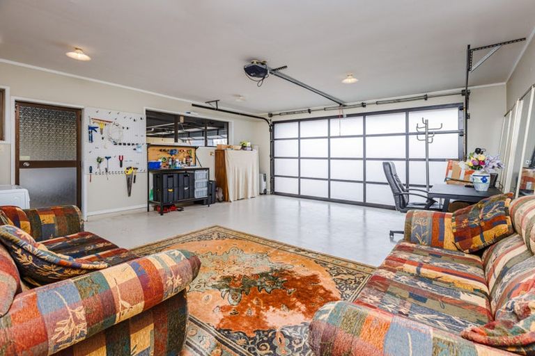 Photo of property in 10 Elrita Place, Conifer Grove, Takanini, 2112