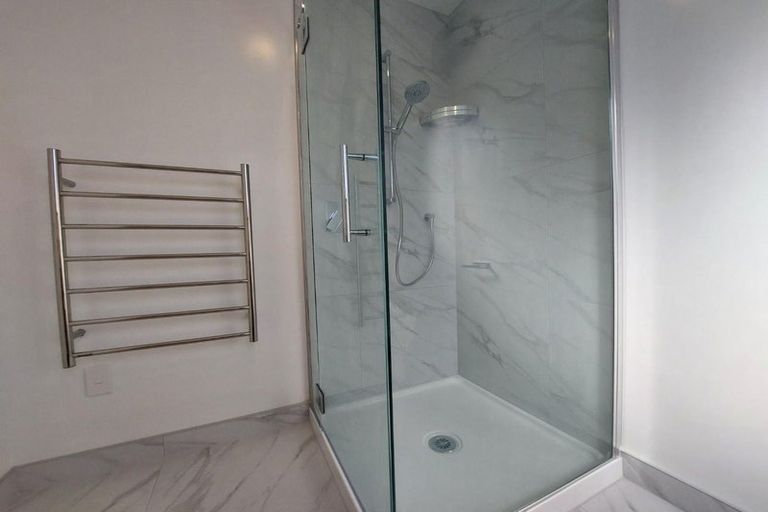 Photo of property in 4/10 Fathom Place, Te Atatu Peninsula, Auckland, 0610