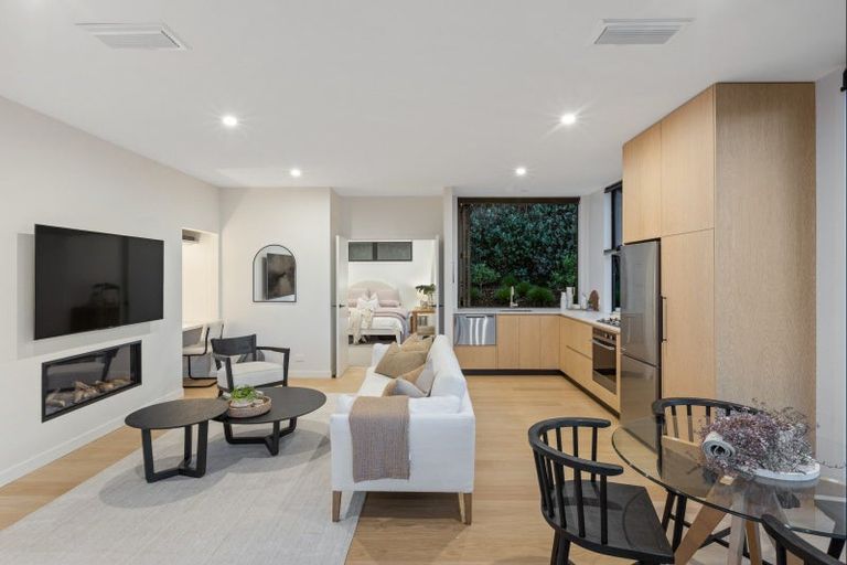 Photo of property in 17 Lansdowne Street, Bayswater, Auckland, 0622