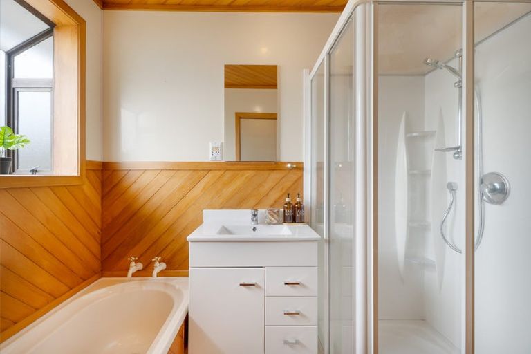 Photo of property in 31 Beazley Avenue, Paparangi, Wellington, 6037