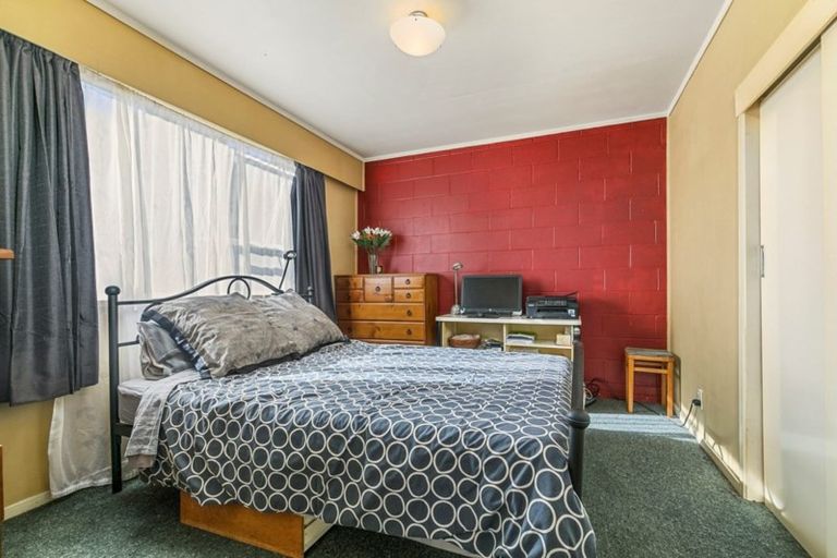 Photo of property in 1/19 Kathleen Street, Totara Vale, Auckland, 0627