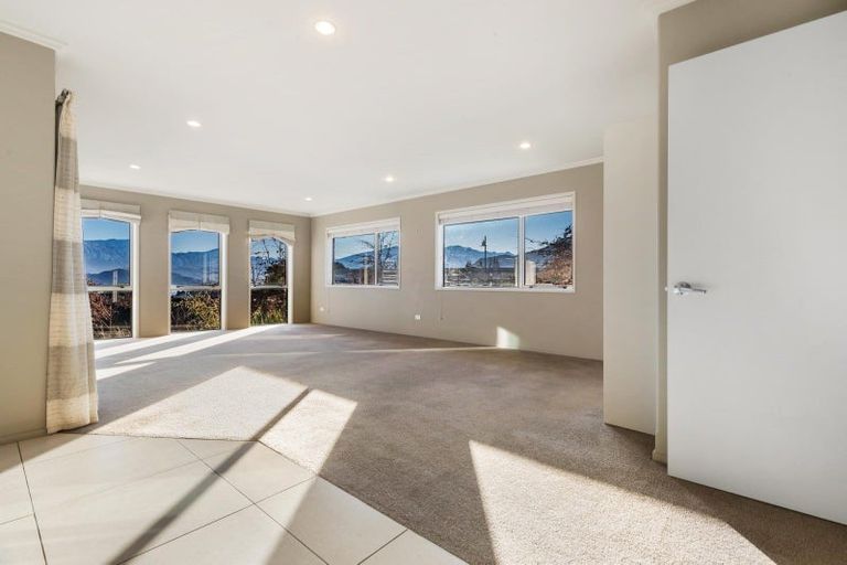 Photo of property in 16 Forest Heights, Wanaka, 9305