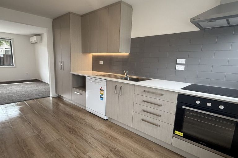 Photo of property in 2/7 Division Street, Riccarton, Christchurch, 8041