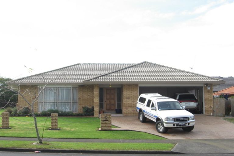 Photo of property in 2 Stewart Gibson Place, Manurewa, Auckland, 2105