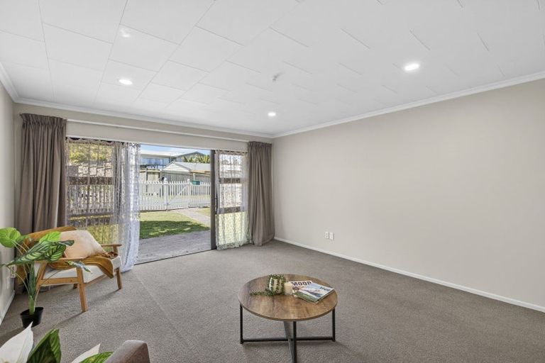 Photo of property in 2/5a Tahurangi Place, Spotswood, New Plymouth, 4310