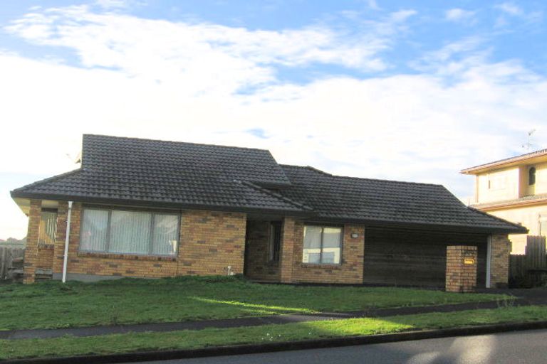 Photo of property in 12 Capistrano Mews, Goodwood Heights, Auckland, 2105