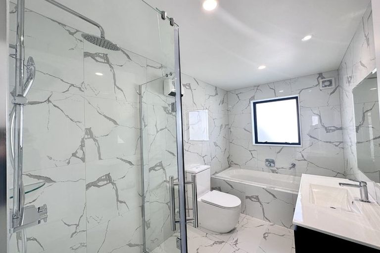 Photo of property in 3b Glennandrew Drive, Half Moon Bay, Auckland, 2012