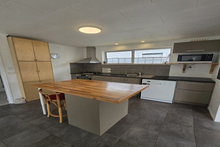 Photo of property in 4 Kiwi Road, Raumati Beach, Paraparaumu, 5032